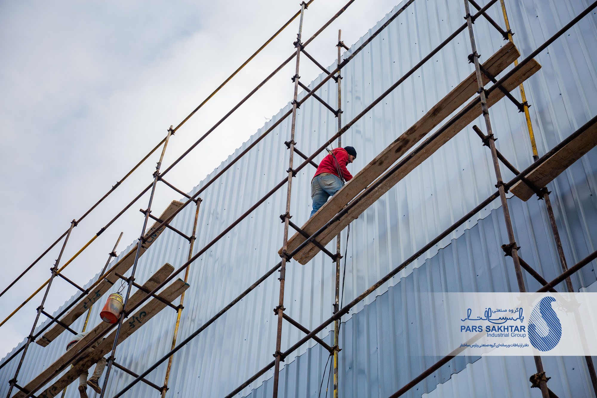گزارش تصویری از ادامه عملیات احداث و استقرار ماشین آلات و تجهیزات مربوطه کارخانجات نورد سرد و گرم شرکت صنایع فولاد شهریار تبریز وابسته به گروه صنعتی پارس ساختار 💎پارس ساختار نماد تلاش و پویایی