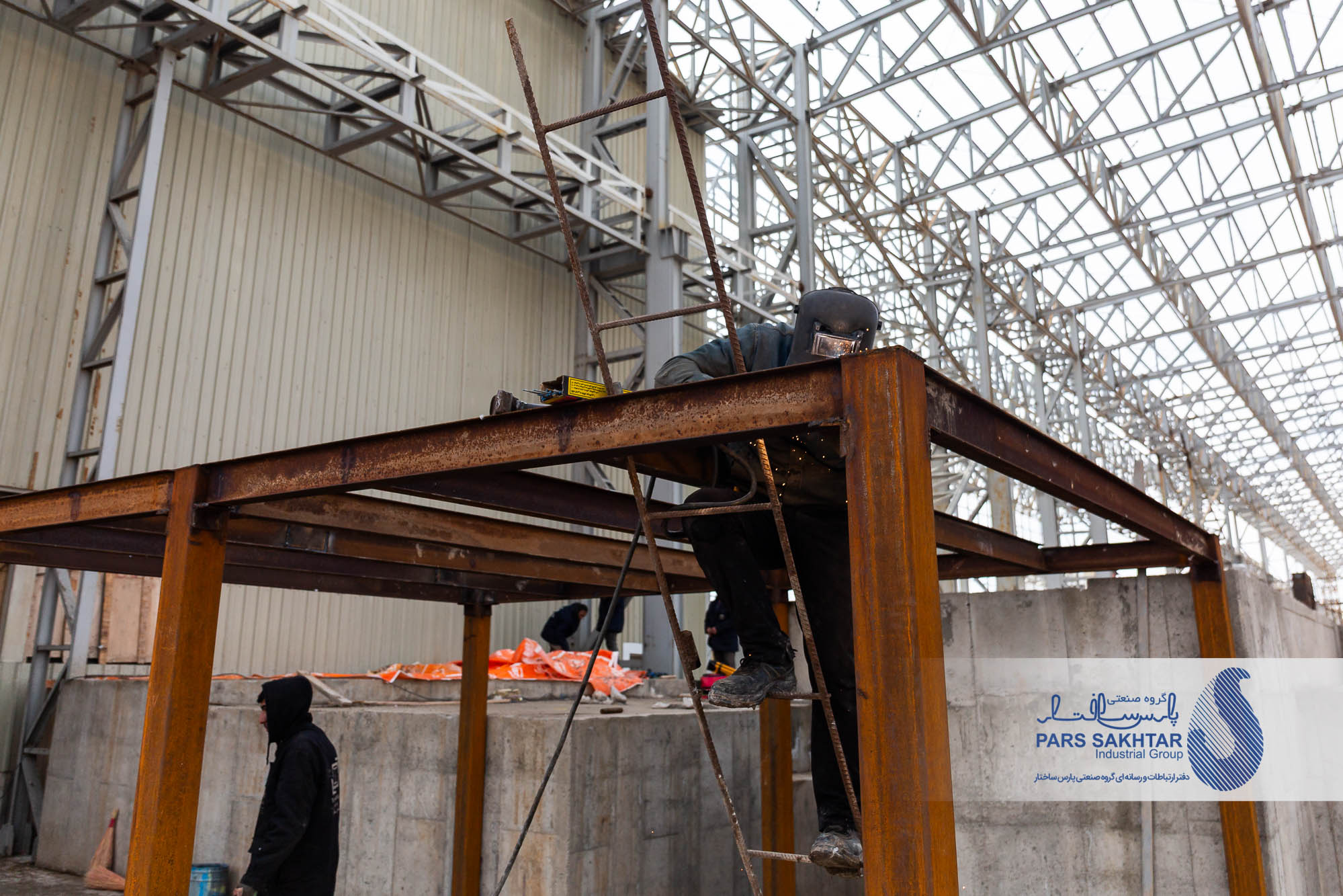 گزارش تصویری از ادامه عملیات احداث و استقرار ماشین آلات و تجهیزات مربوطه کارخانجات نورد سرد و گرم شرکت صنایع فولاد شهریار تبریز وابسته به گروه صنعتی پارس ساختار 💎پارس ساختار نماد تلاش و پویایی