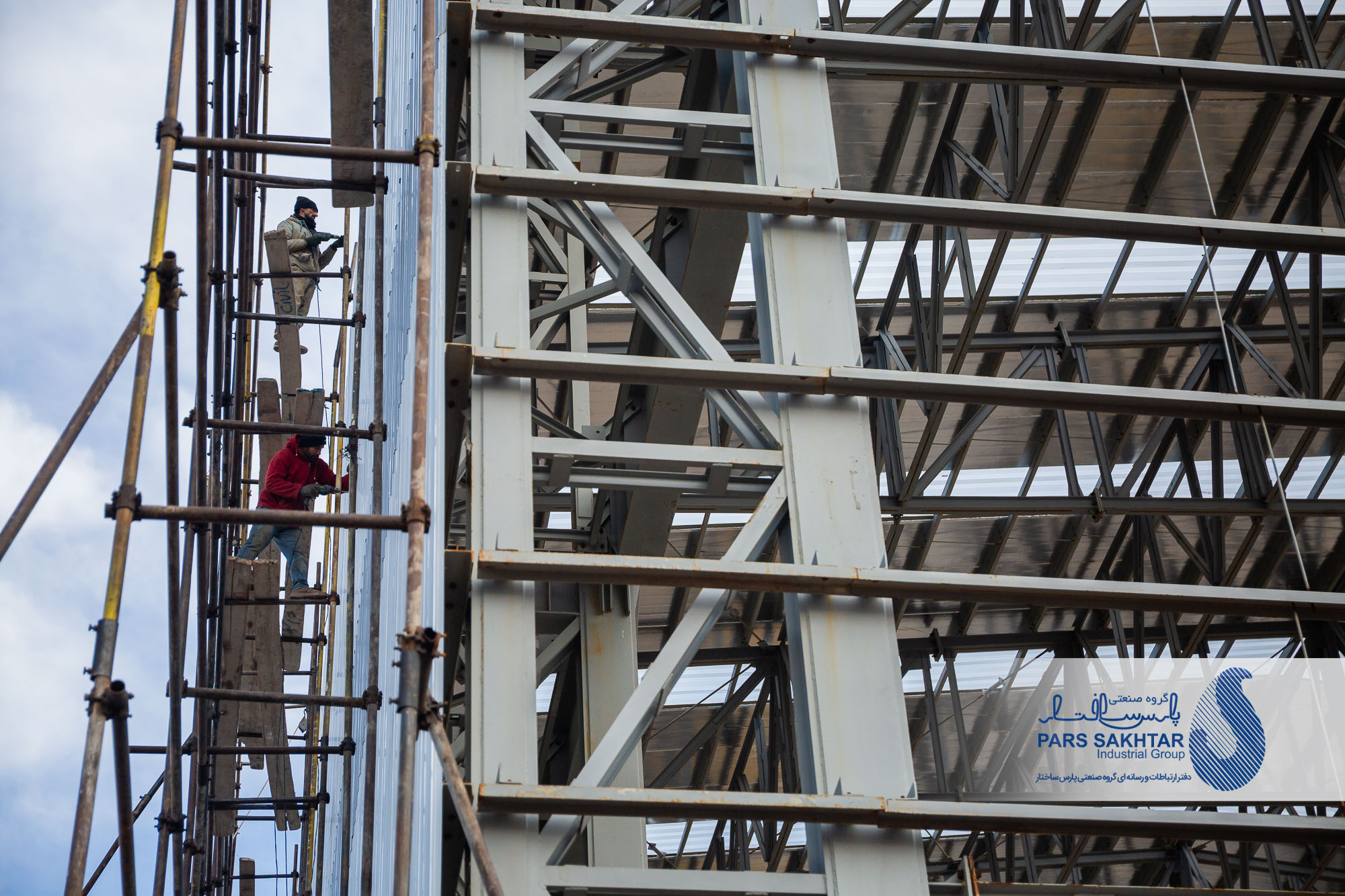 گزارش تصویری از ادامه عملیات احداث و استقرار ماشین آلات و تجهیزات مربوطه کارخانجات نورد سرد و گرم شرکت صنایع فولاد شهریار تبریز وابسته به گروه صنعتی پارس ساختار 💎پارس ساختار نماد تلاش و پویایی